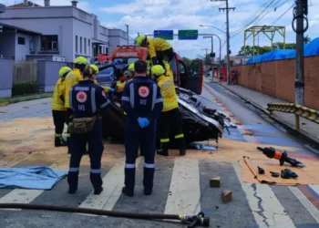 Motorista morre após colidir violentamente contra muro em Gaspar