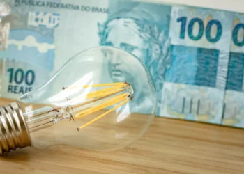 Como fica a conta de luz em fevereiro? Aneel divulga bandeira deste mês