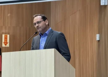 Flávio Buzzi apresenta balanço do 1º ano de governo em sessão solene na Câmara de Timbó