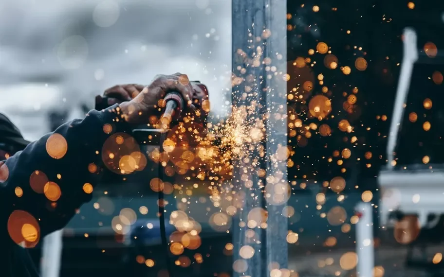 Indústria brasileira desacelera e CNI prevê ‘âncora pesada’ até 2027