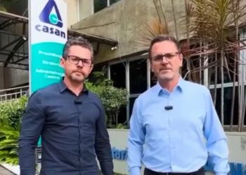 Prefeito e vice-prefeito de Indaial cobram, na Casan, melhorias no abastecimento de água do município