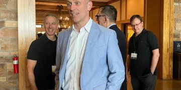 Dirigente do Fed diz que pode haver vários cortes de juros no ano se inflação cair