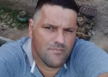 Motorista que morreu após colidir contra carreta, em Rodeio, é identificado