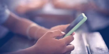 Vereadores aprovam restrição ao uso de celulares nas escolas municipais de Blumenau