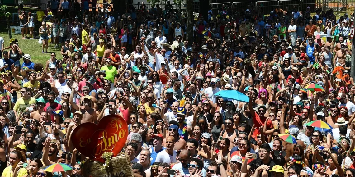 Carnaval 2026 deve levar 4,7 milhões de turistas a SP e injetar R$ 7,3 bi na economia