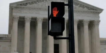 Líderes globais reagem com cautela e estudam retaliações a novas tarifas de Trump