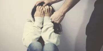 Marido agride esposa grávida, ameaça matar a família e deixa filhos feridos em Blumenau