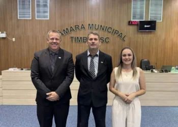 Mesa Diretora deixa cargos durante solenidade que abre o ano legislativo em Timbó