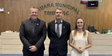 Mesa Diretora deixa cargos durante solenidade que abre o ano legislativo em Timbó