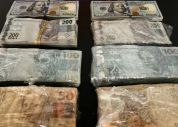 Polícia Civil prende 3 durante operação que investiga rachadinha e desvio de dinheiro público em SC