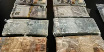 Polícia Civil prende 3 durante operação que investiga rachadinha e desvio de dinheiro público em SC