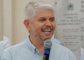 Câmara de Blumenau autoriza nova viagem de Egidio Ferrari à China após retorno das férias