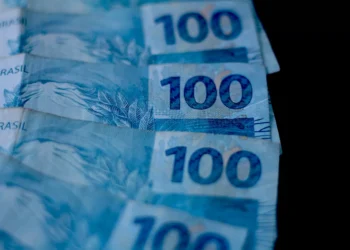 Renda domiciliar per capita chega a R$ 2.316 em 2025, diz IBGE