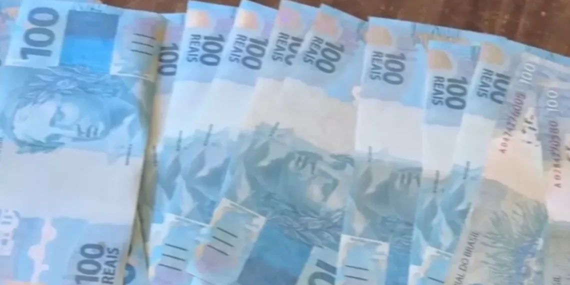 Dupla é presa com R$ 4 mil em notas falsas após repassar dinheiro no comércio de Indaial