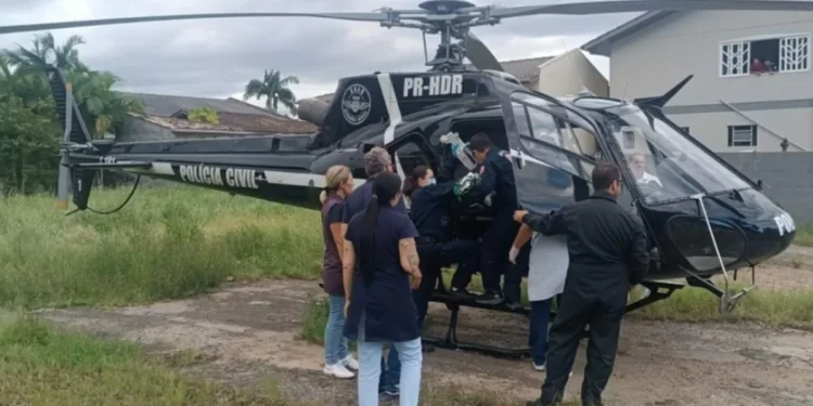 Bebê de nove meses morre após carro da família capotar em SC